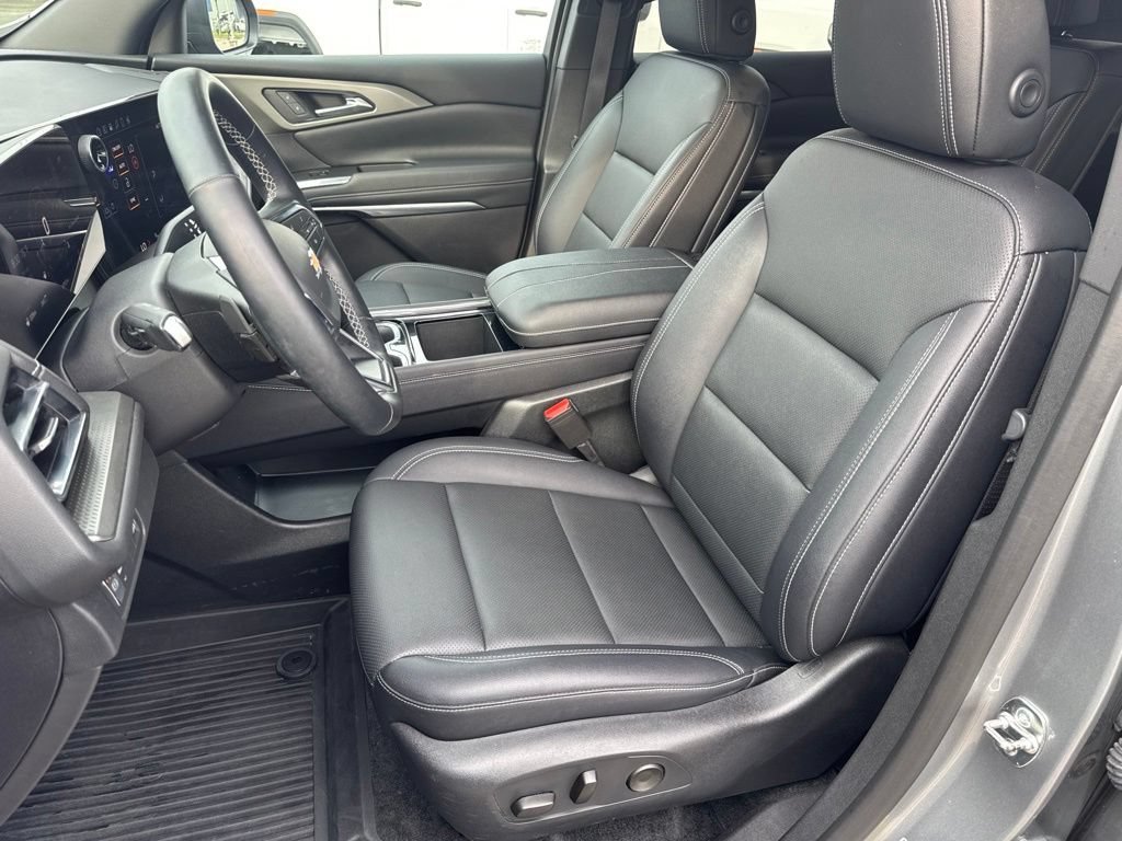 Used 2025 Sterling Gray Metallic Chevrolet LT image 8