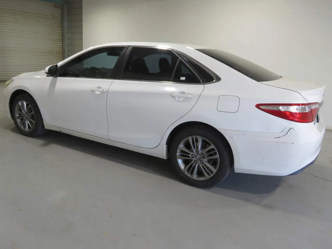 Used 2016 Super White Toyota XLE image 8