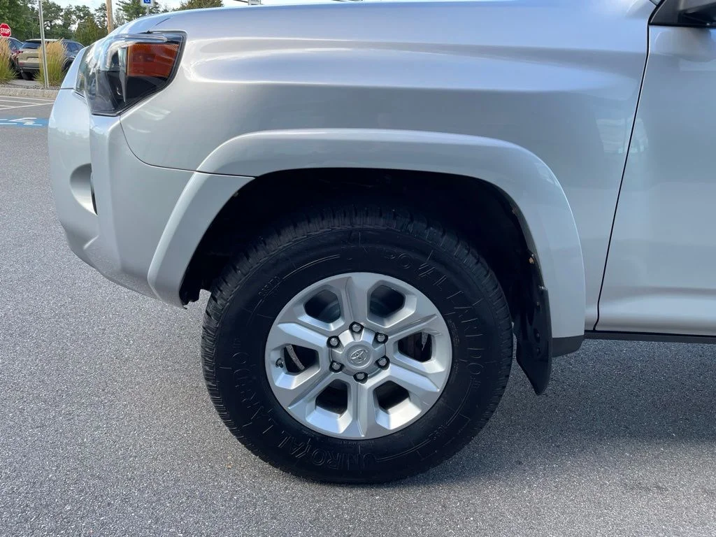 Used 2018 Classic Silver Metallic Toyota SR5 Premium image 9