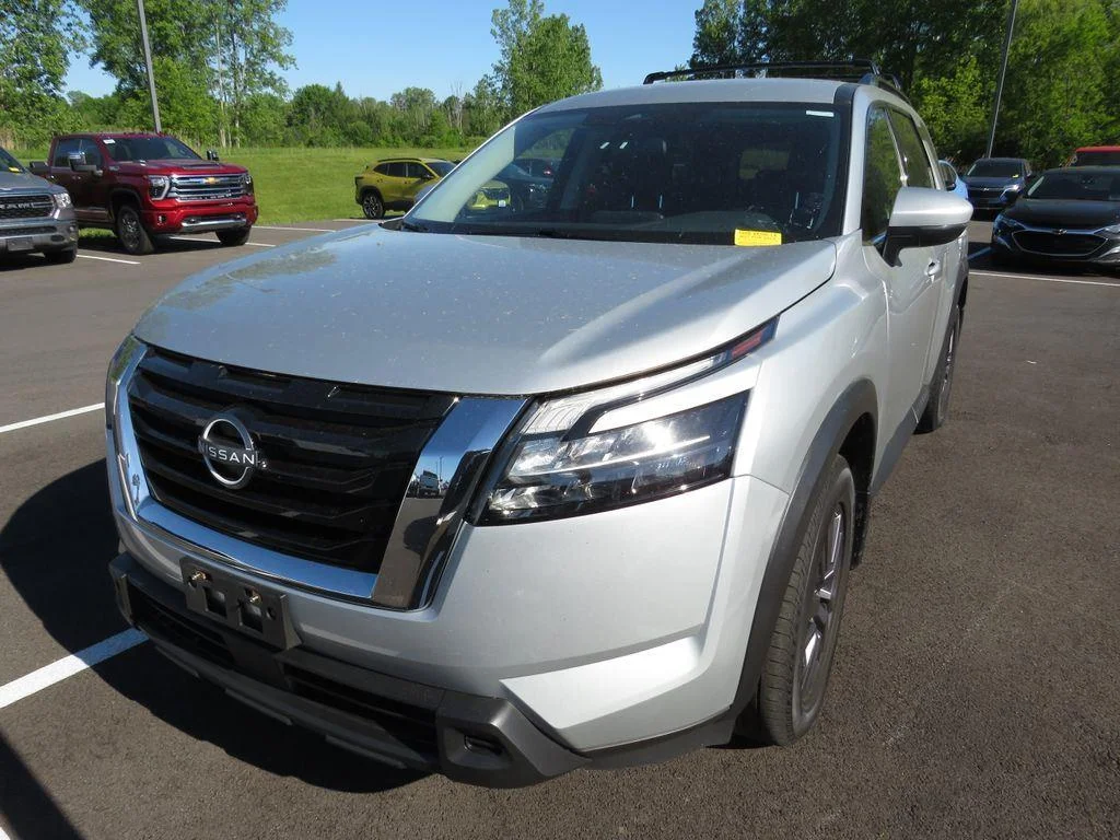 Used 2023 Brilliant Silver Metallic Nissan SV image 7