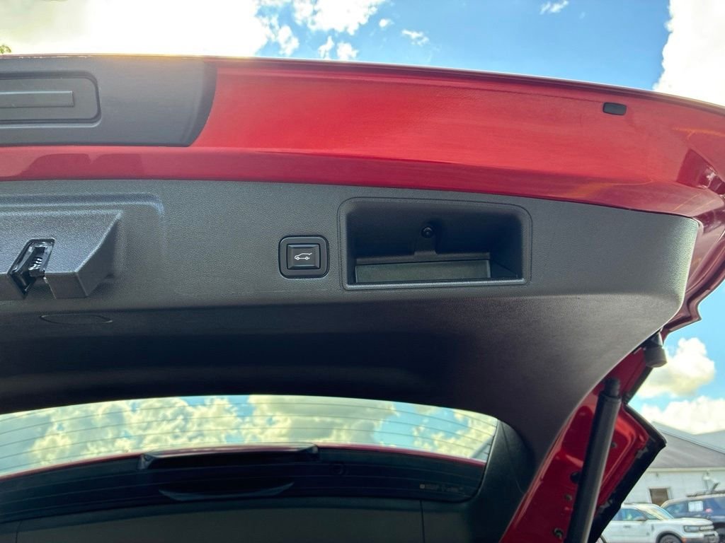 Used 2022 Red GMC SLE image 53