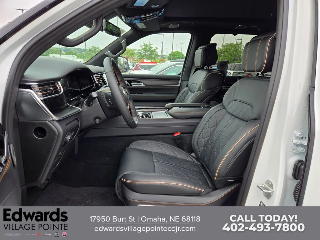 New 2026 Bright White Clear-Coat Exterior Paint Jeep Summit Reserve image 13