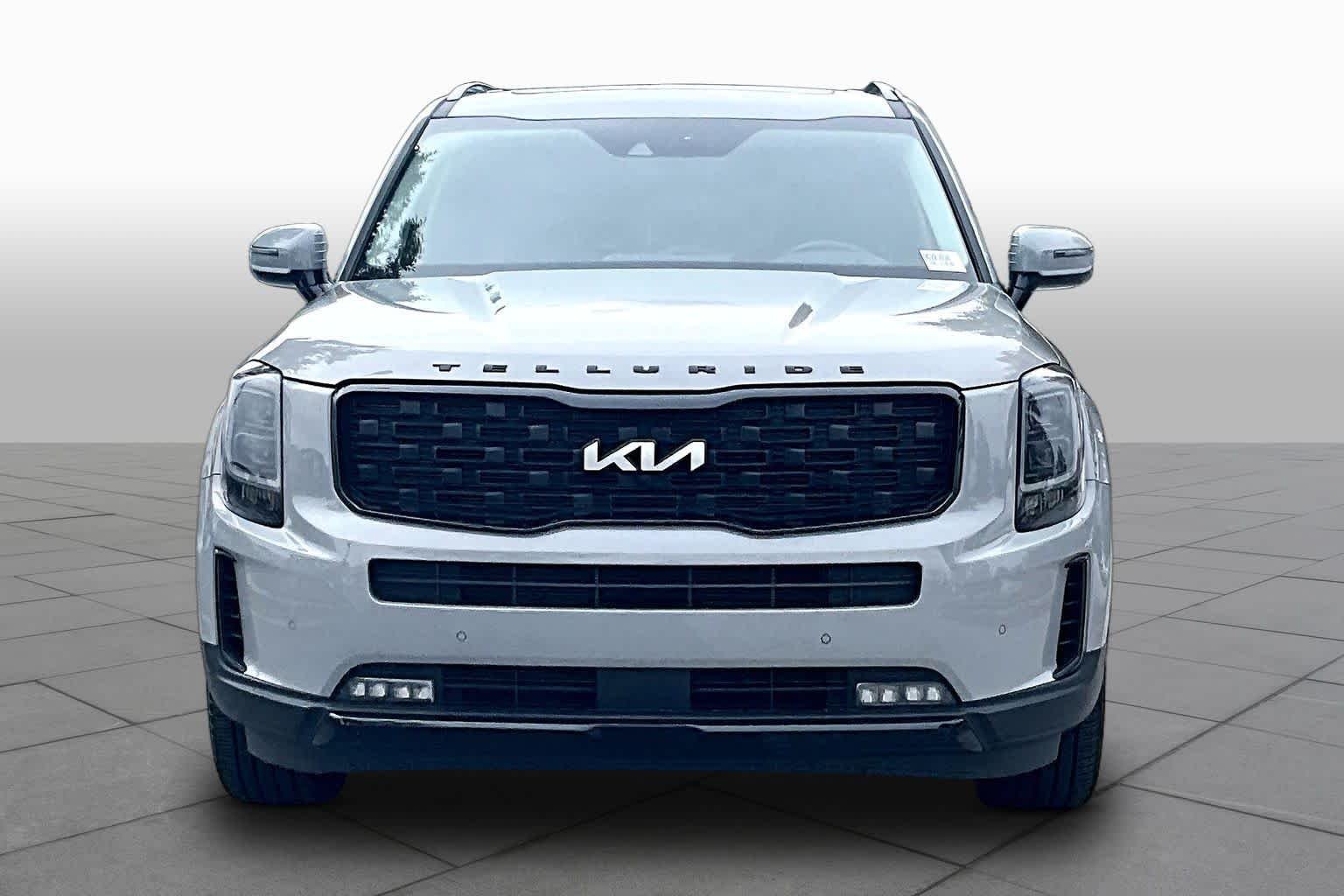 Used 2022 Wolf Gray Kia SX image 4