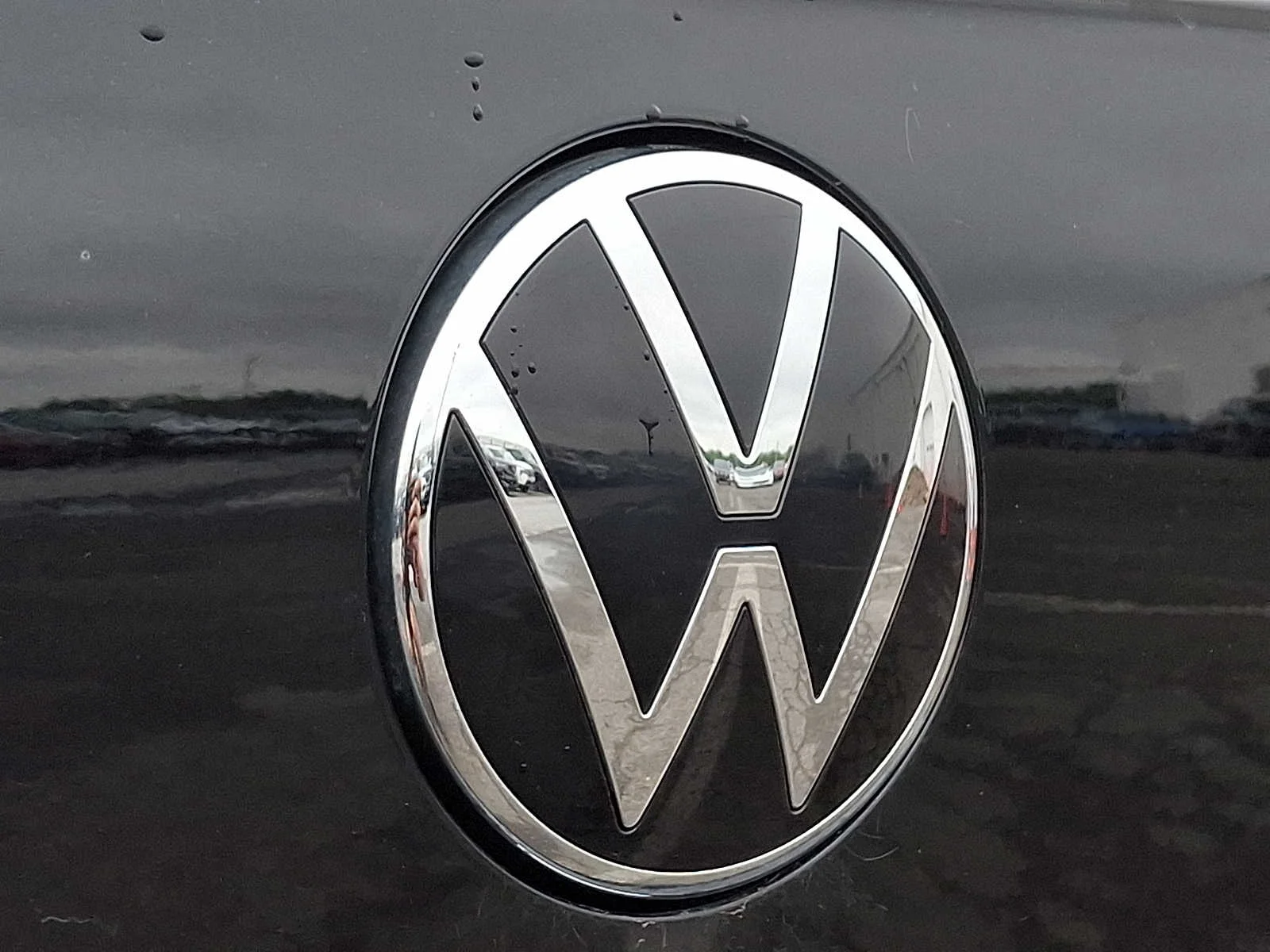 Used 2024  Volkswagen  image 1