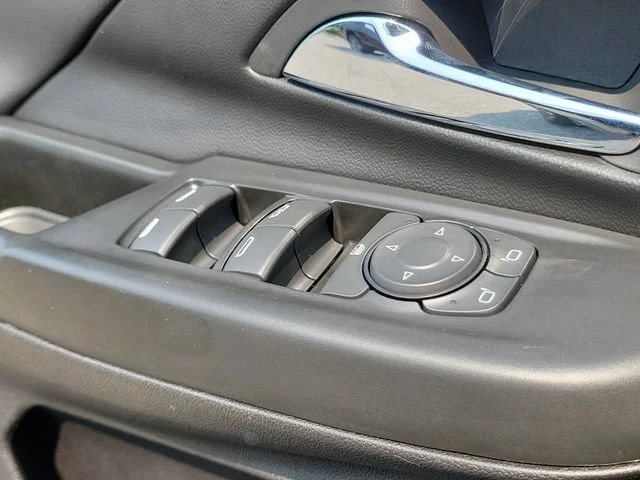 2023 Chevrolet Bolt EV 2LT - Photo 27