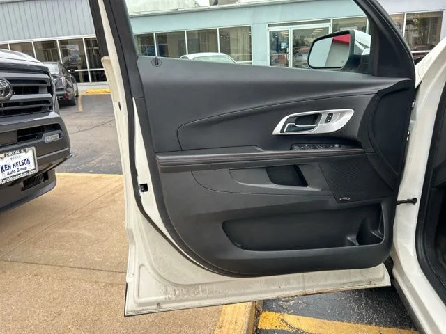Used 2015 White Chevrolet LTZ image 23