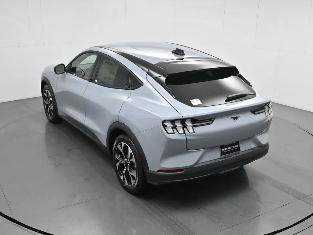New 2026 Gray Ford Select image 39