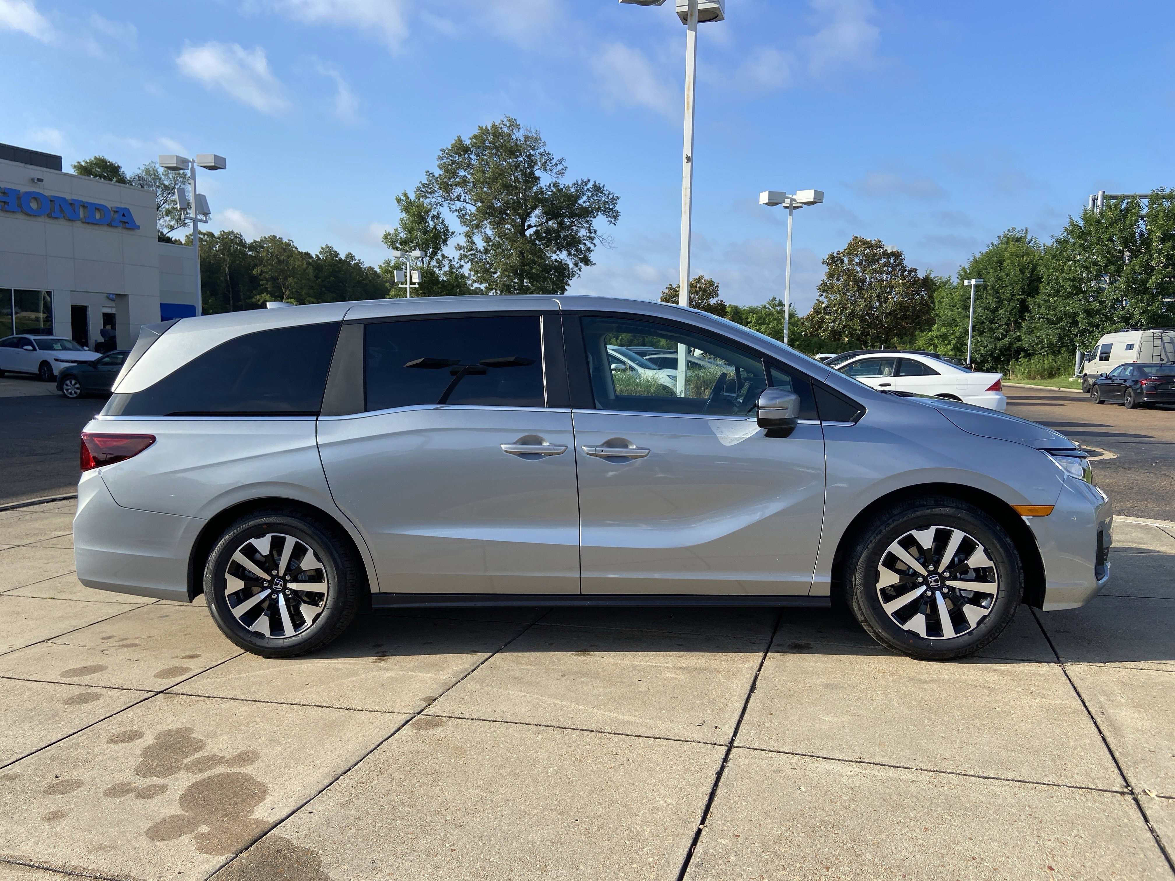 New 2026 Solar Silver Metallic Honda EX-L image 11