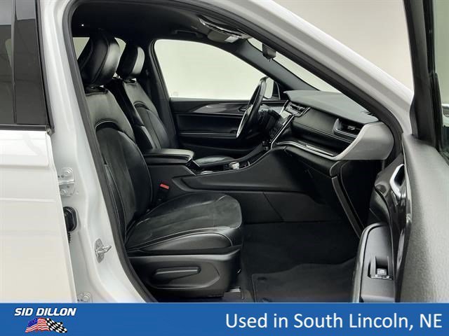 Used 2022 Bright White Clearcoat Jeep Altitude image 25