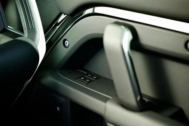 2025 Land Rover Defender S - Photo 42