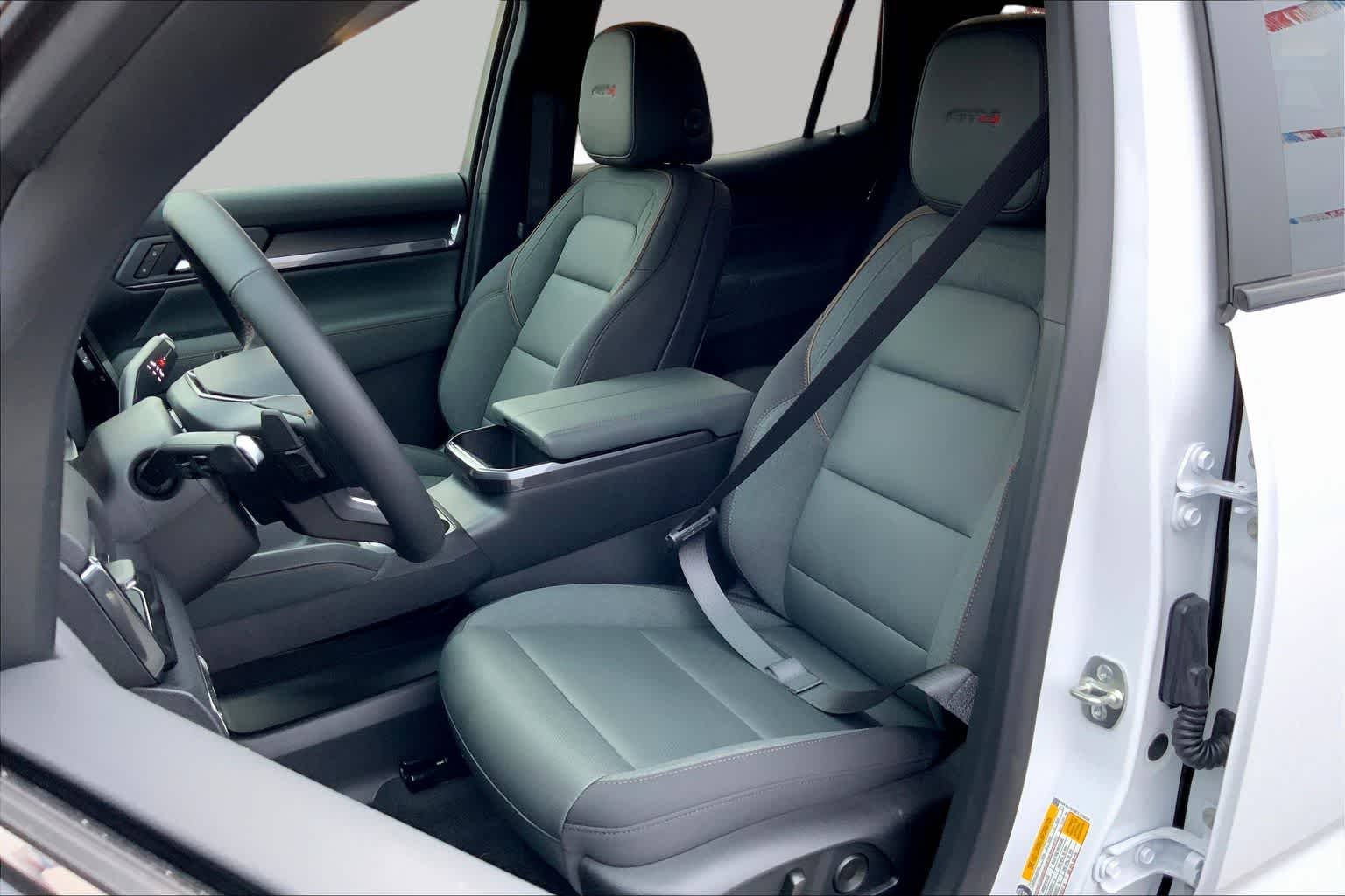 2026 GMC Terrain AT4 - Photo 9