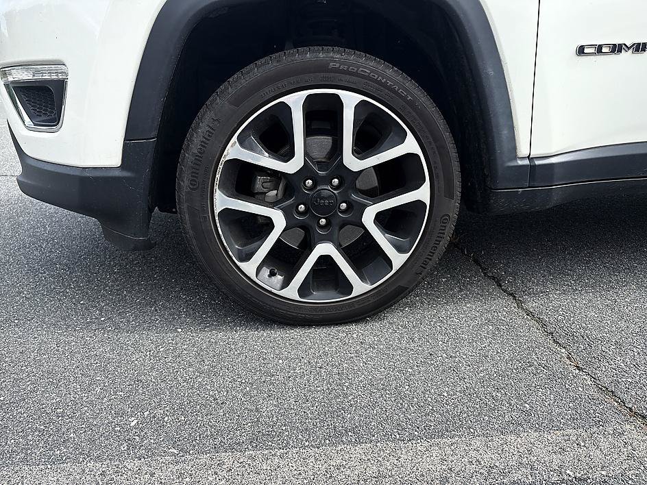 Used 2018 White Clearcoat Jeep Limited image 9