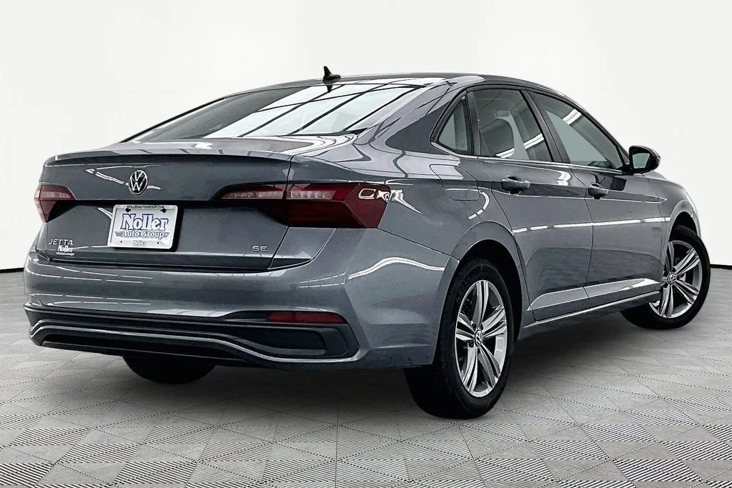 Used 2024 Volkswagen Jetta SE with VIN 3VWEM7BU6RM047785 for sale in Kansas City