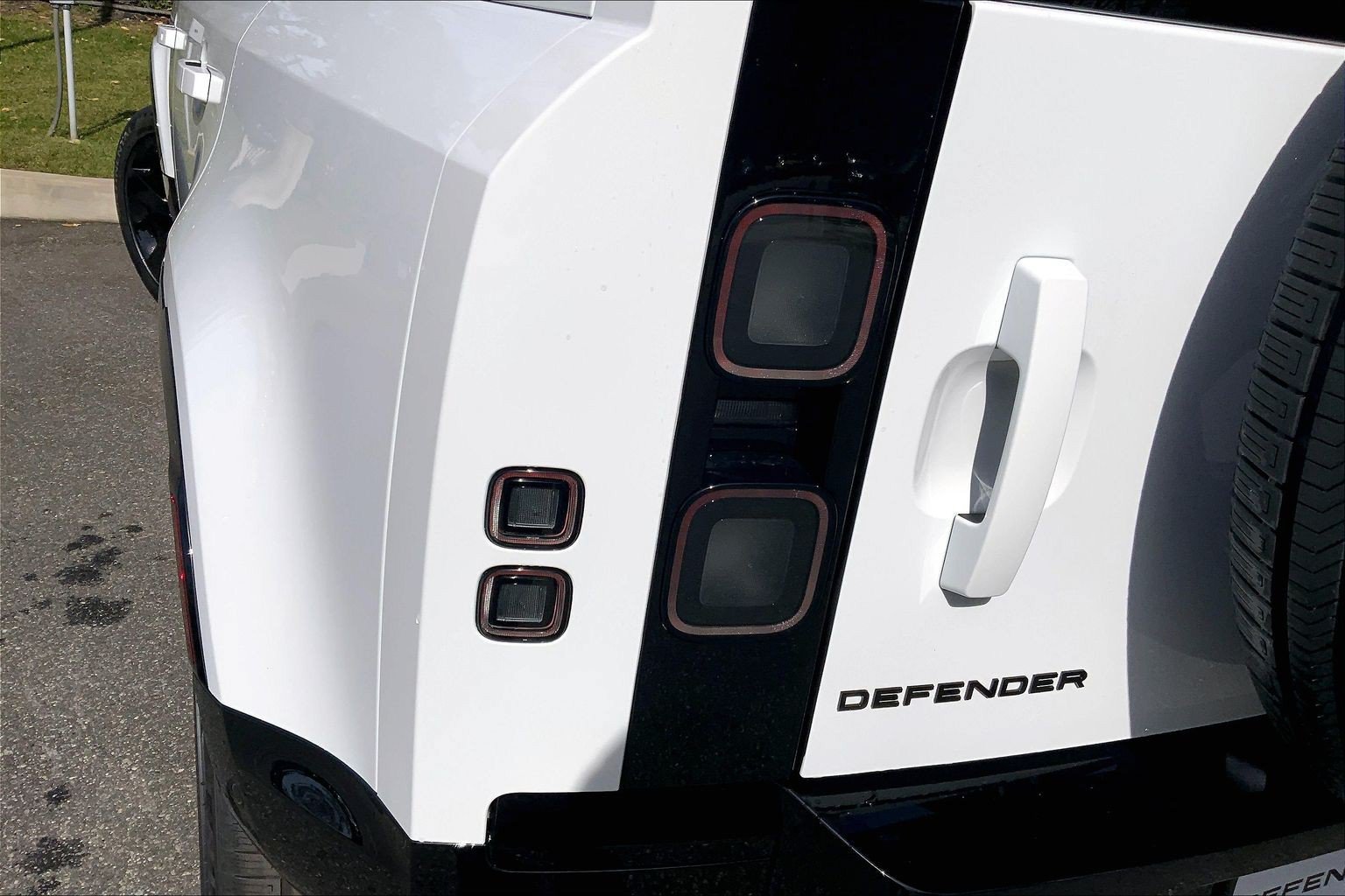 New 2026 Fuji White Land Rover X-Dynamic SE image 14