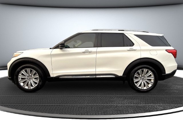 Used 2020 White Ford Limited image 8