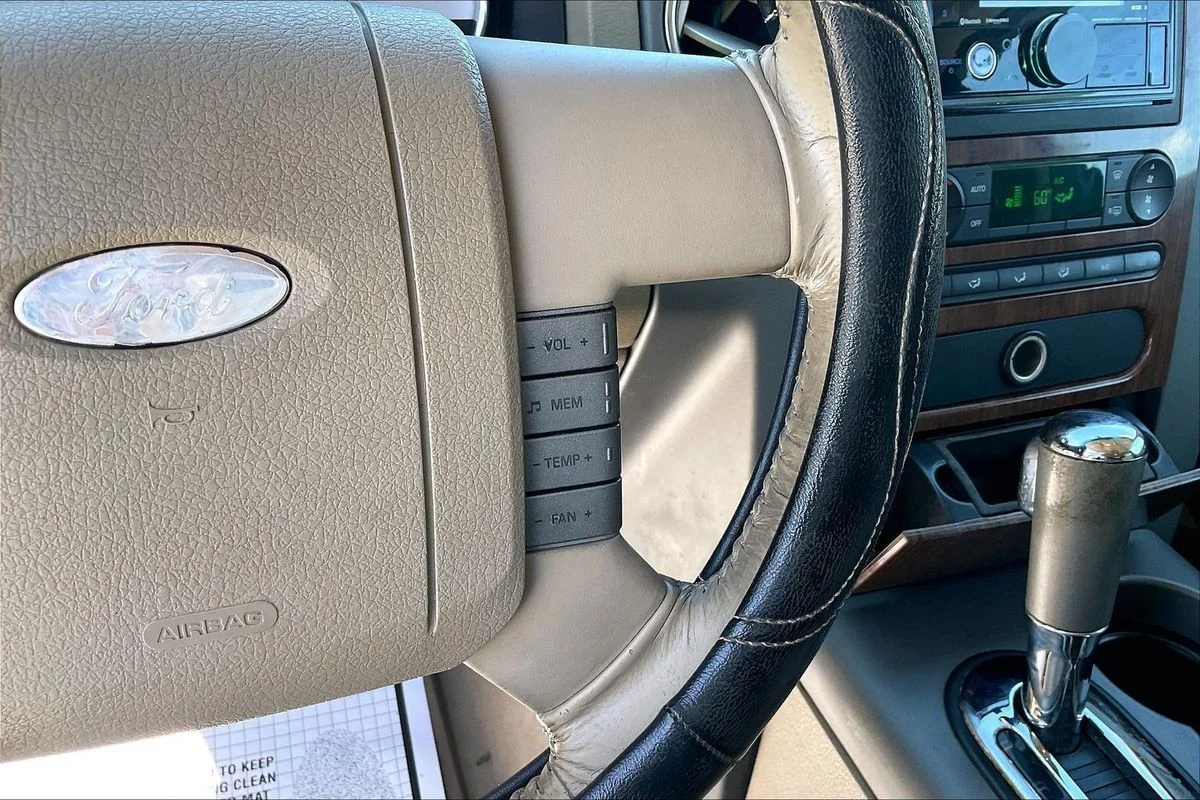 Used 2004 Green Ford LARIAT image 13