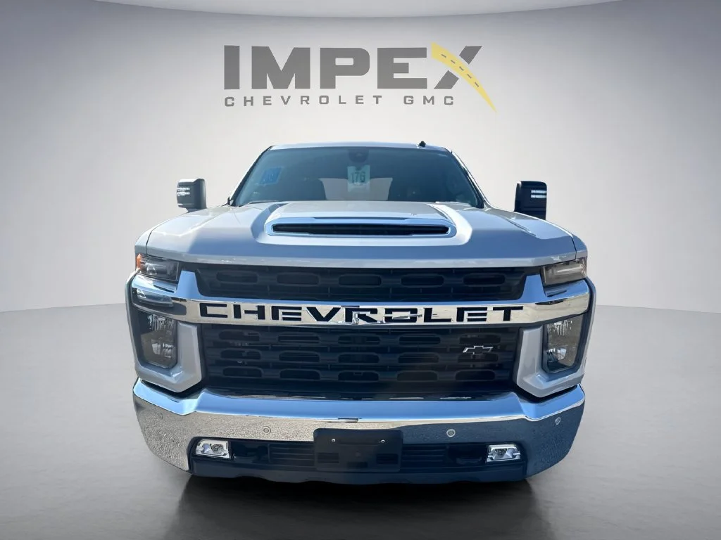 Used 2023 Silver Ice Metallic Chevrolet LT image 8