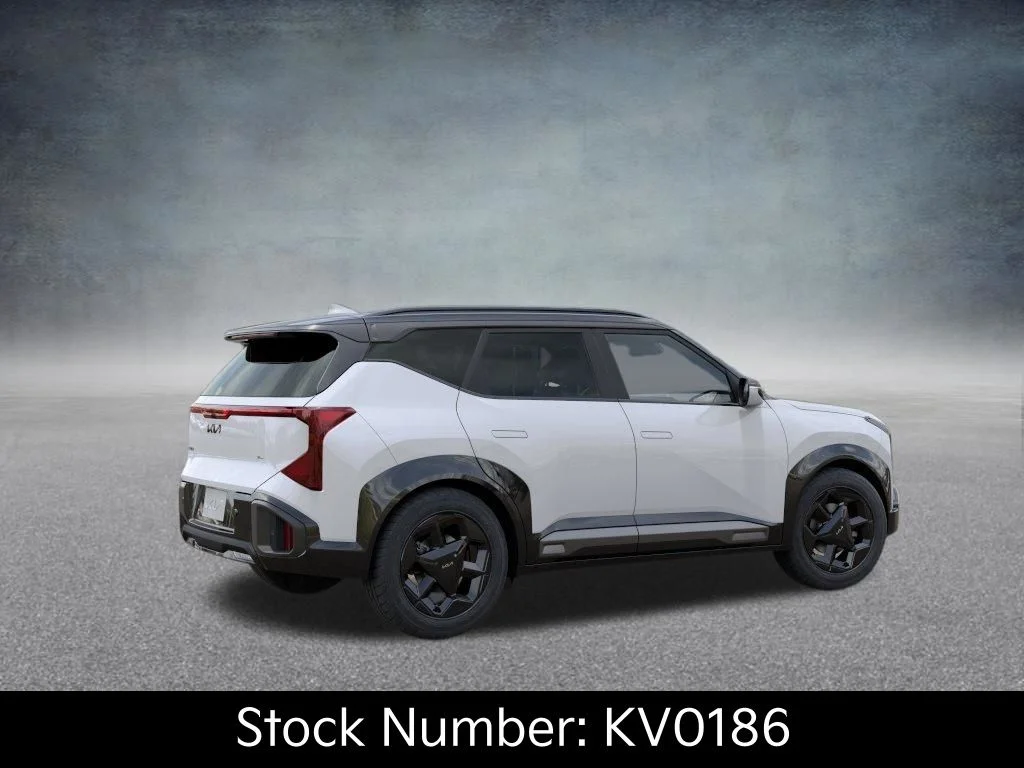 New 2027 Snow White Pearl / Black Roof Kia X-Line S image 6