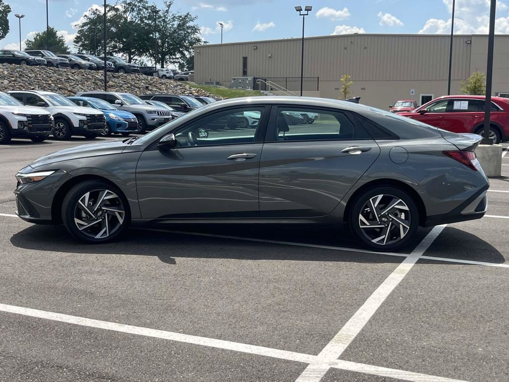 Used 2025 Gray Hyundai SEL Sport image 6