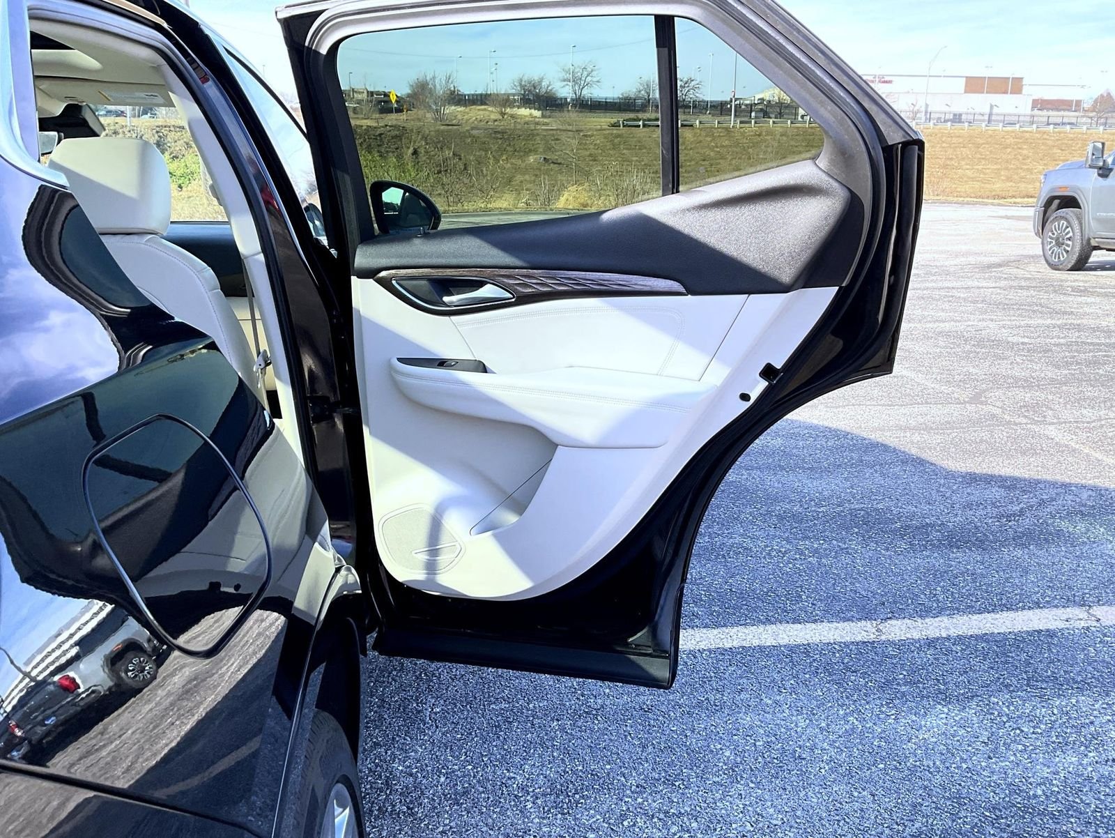 Used 2023 Black Buick Avenir image 17