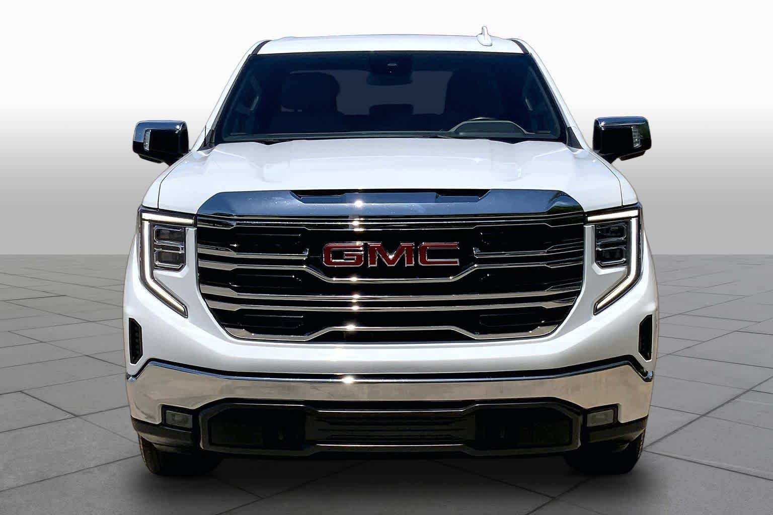 Used 2025 Summit White GMC SLT image 4