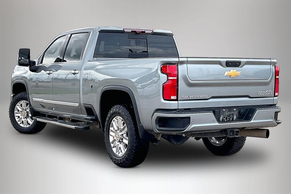 Used 2025 Gray Chevrolet High Country image 4