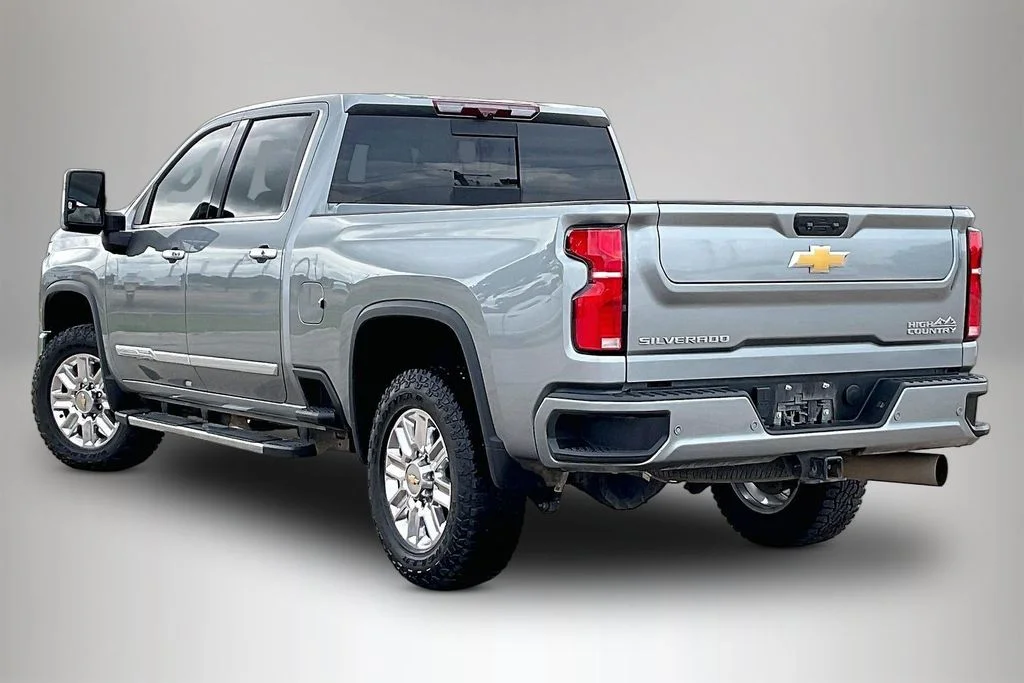 Used 2025 Gray Chevrolet High Country image 4