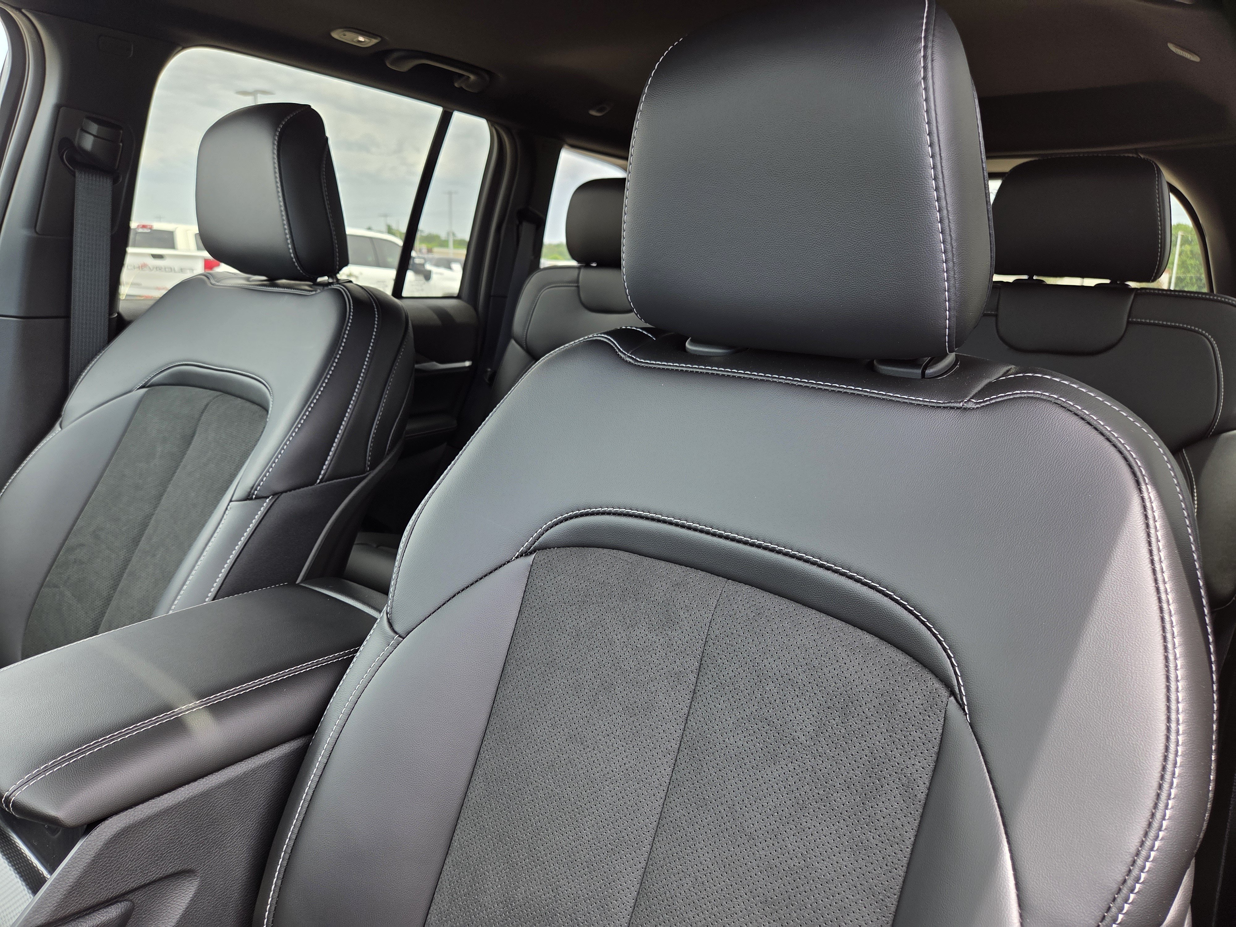 New 2026 Silver Zynith Jeep Laredo Altitude image 22