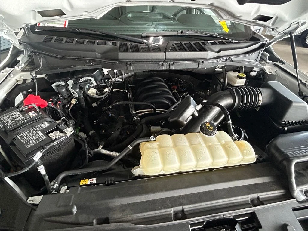 Used 2025 Oxford White Ford XLT image 30