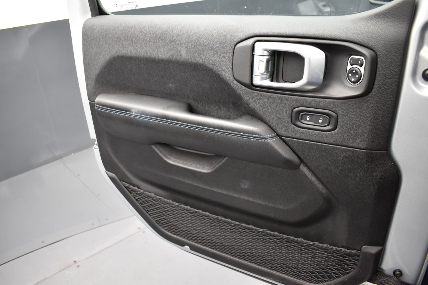 Used 2024 Silver Zynith Clearcoat Jeep High Altitude image 5