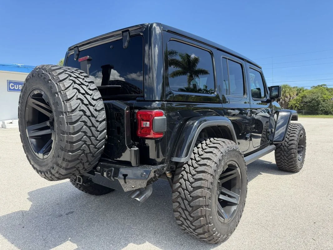 Used 2022  Jeep Rubicon 392 4x4 image 4