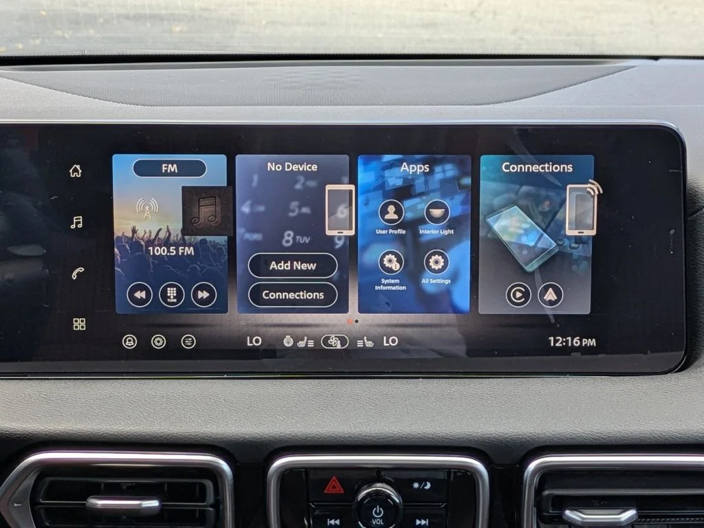 New 2027 Atlantic Gray Metallic / Super Black Two-tone Nissan SR image 17