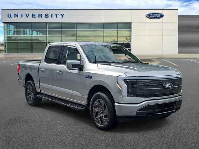 Used 2025 Silver Ford Lariat image 1