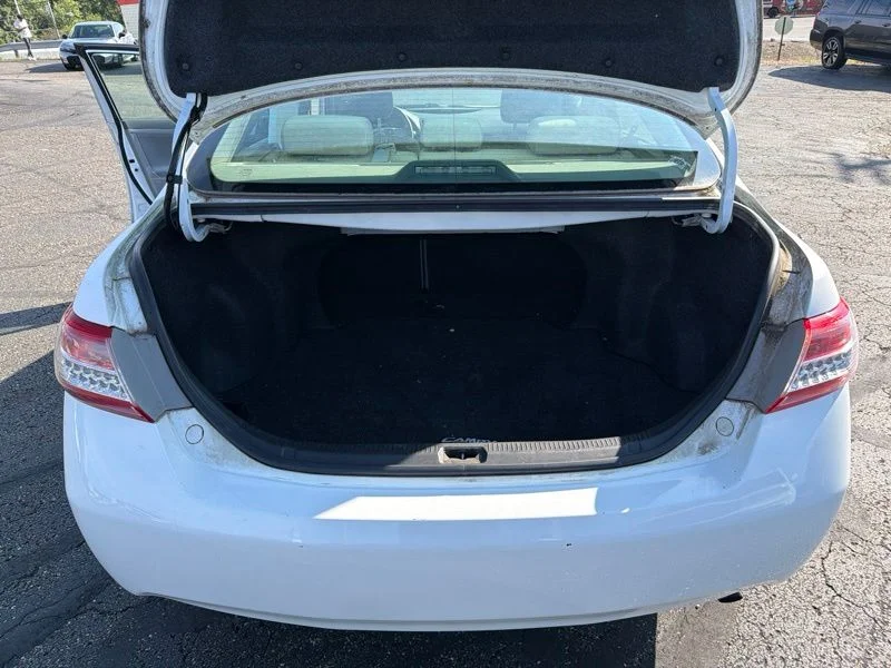 Used 2011 White Toyota LE image 10