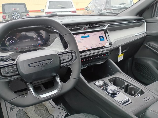 New 2026 Bright White Clear-Coat Exterior Paint Jeep Laredo image 10