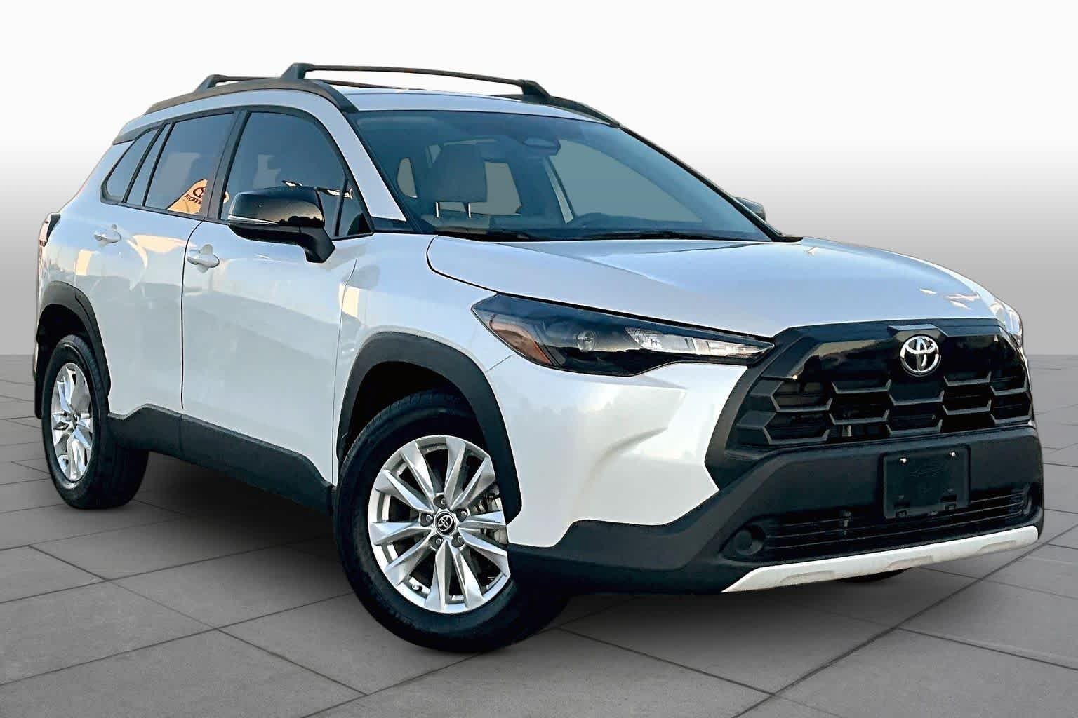Used 2026 Wind Chill Pearl Toyota LE image 3