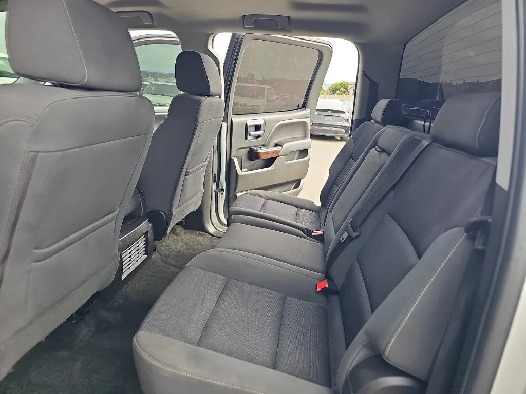 Used 2018 Silver Chevrolet LT image 13