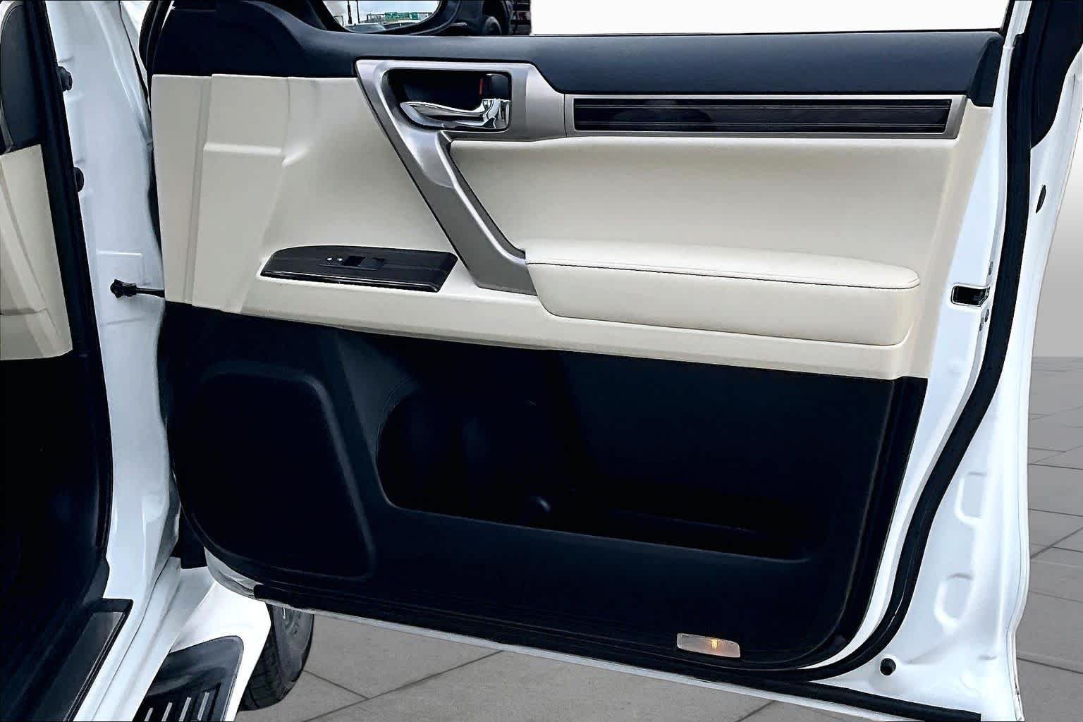 Used 2020 Starfire Pearl Lexus Premium image 23