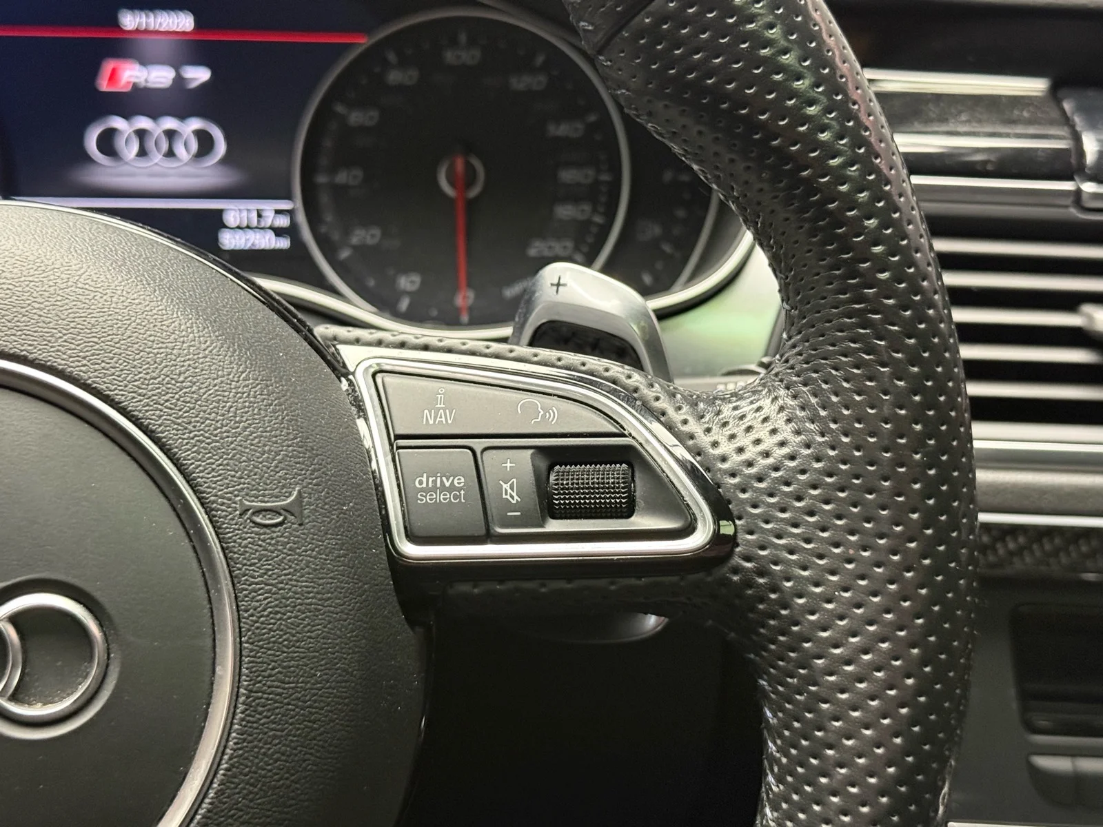 Used 2018 Black Audi 4.0T quattro performance image 13