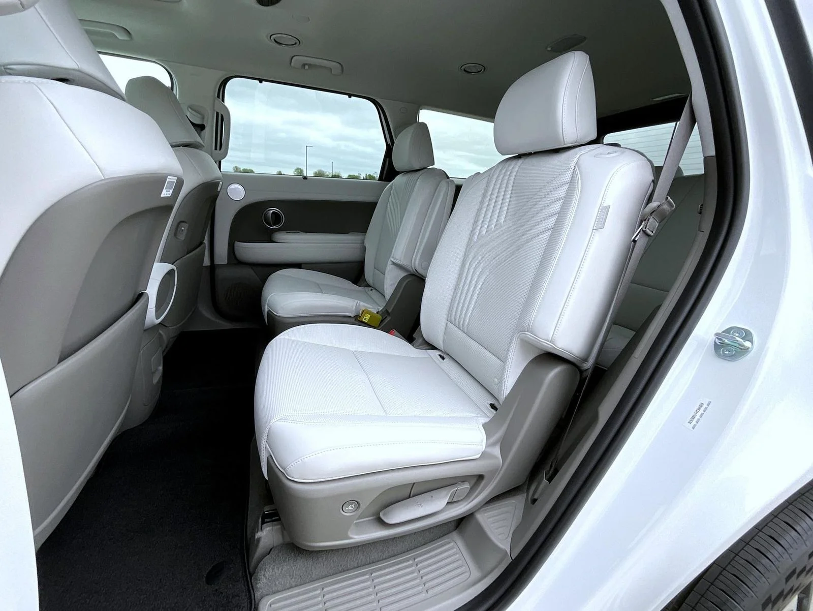 New 2026 White Hyundai SEL Premium image 22
