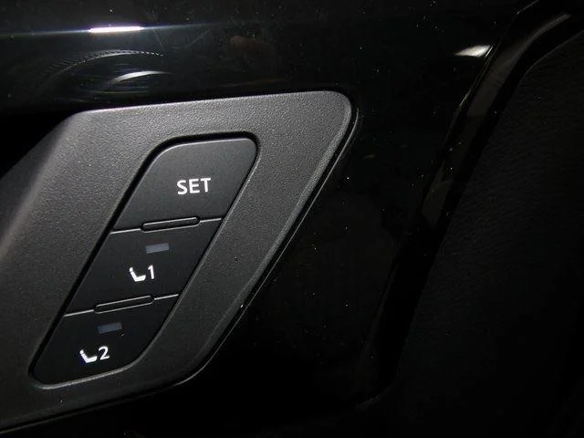 New 2025 Black Diamond/Alloy Silver Roof Mitsubishi SEL Platinum Edition image 20