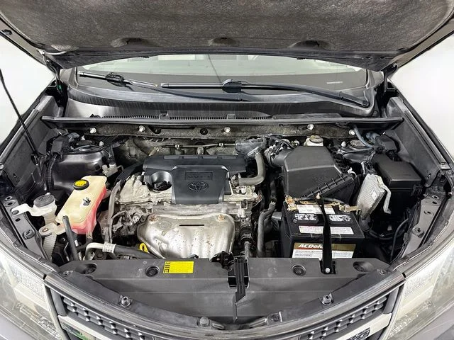 Used 2014 Gray Toyota LE image 27