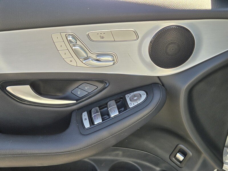 Used 2020  Mercedes-Benz GLC 300 image 18