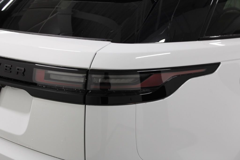 Used 2026 Fuji White Land Rover Dynamic SE image 13