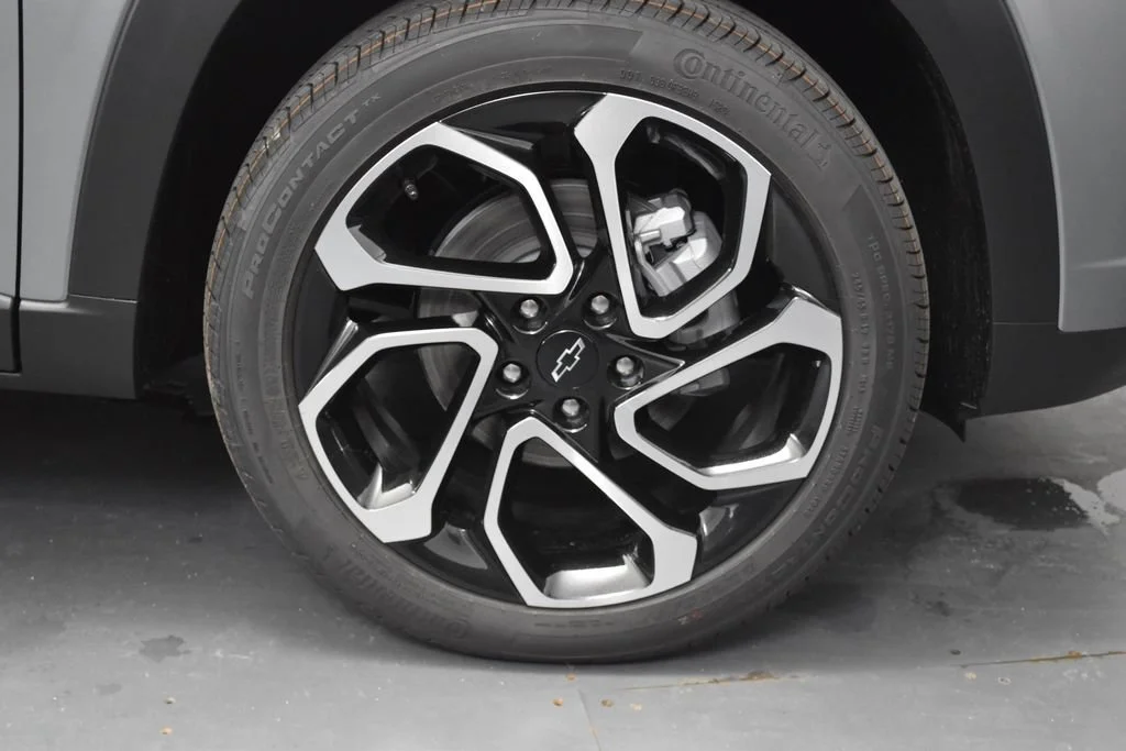 New 2026 Sterling Gray Metallic Chevrolet 2RS image 28