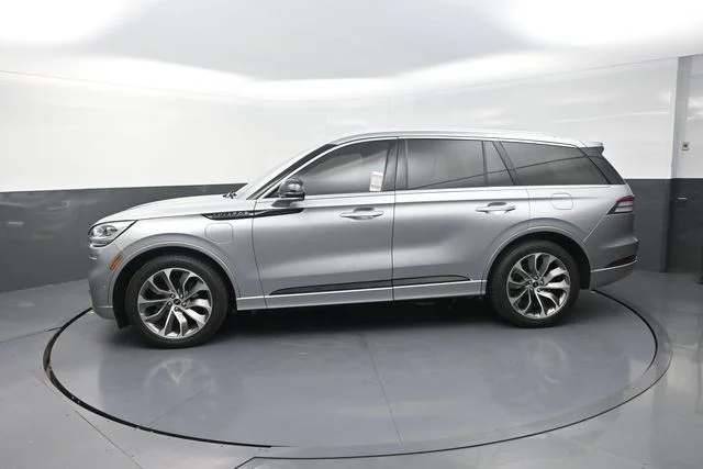 Used 2022 Silver Lincoln Grand Touring image 54