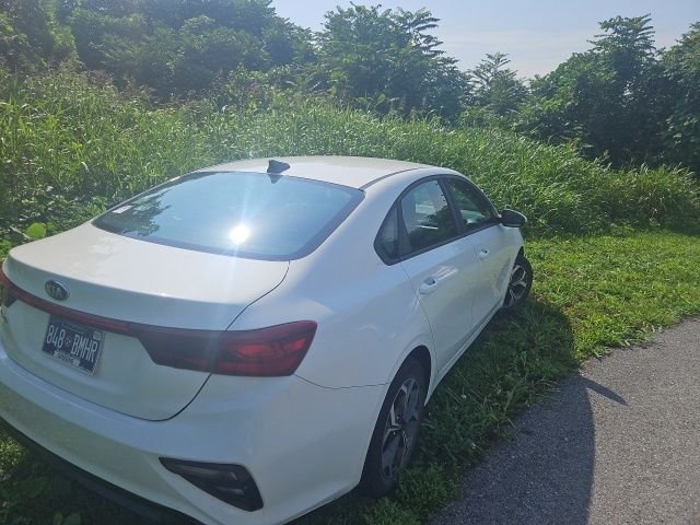 Used 2020 White Kia LXS image 4
