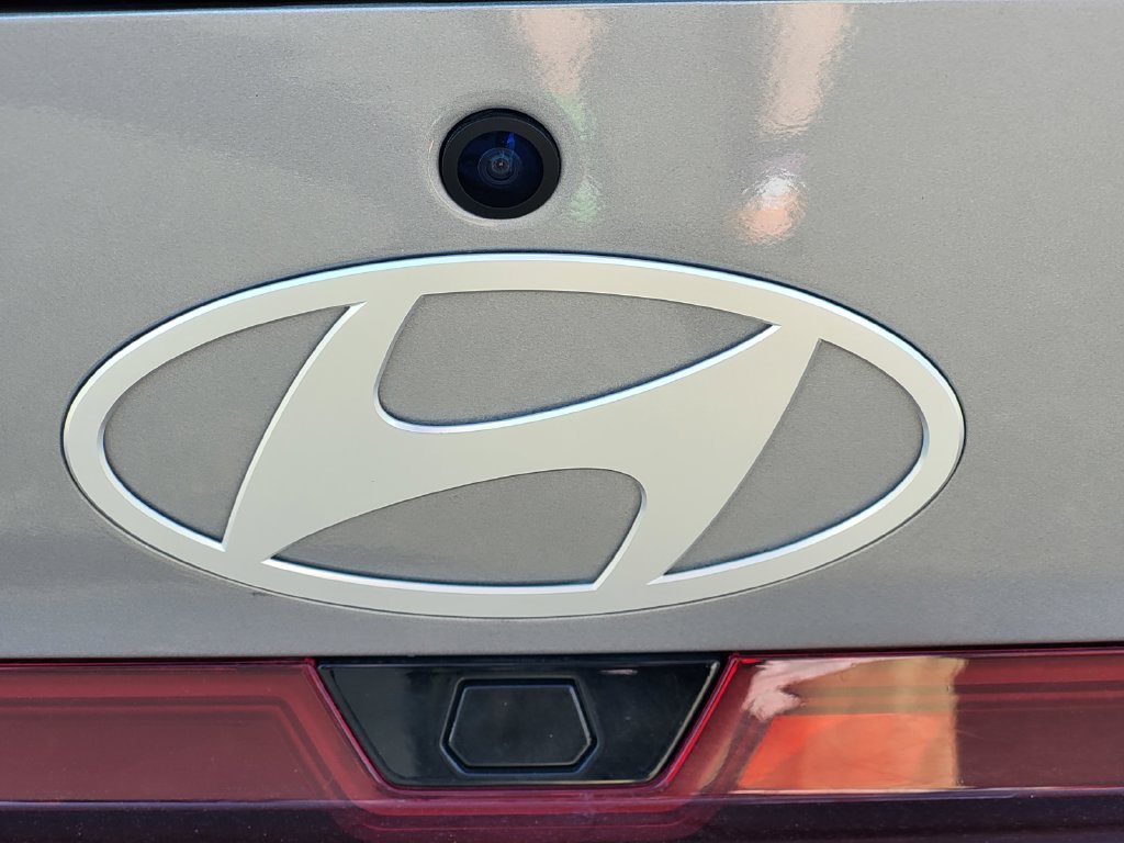 Used 2025 Silver Hyundai SEL Sport image 9