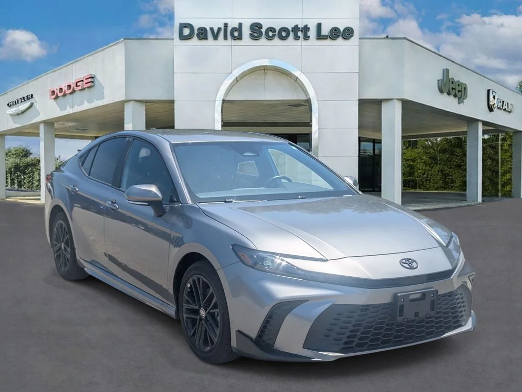 Used 2025  Toyota SE image 3