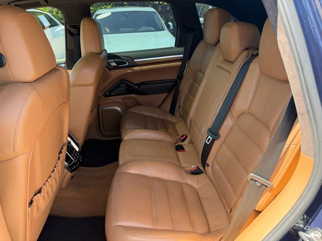 Used 2012  Porsche Turbo image 21